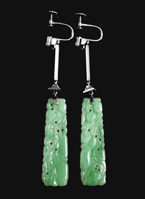 Lot 322 - A pair of Chinese jade ear pendants