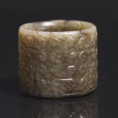 Lot 330 - A Chinese jade archer's thumb ring