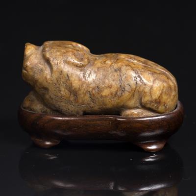 Lot 333 - A Chinese brown jade pebble