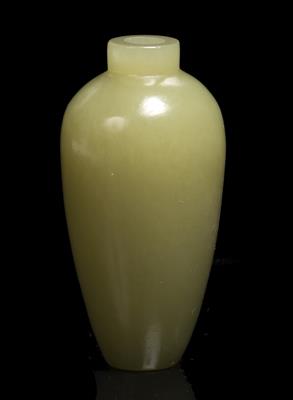 Lot 351 - A Chinese pale celadon jade snuff bottle