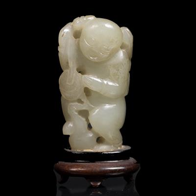 Lot 372 - A Chinese greyish white jade pebble