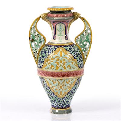 Lot 639 - An Alhambra vase