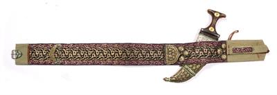 Lot 667 - A Yemeni Jambiya and belt