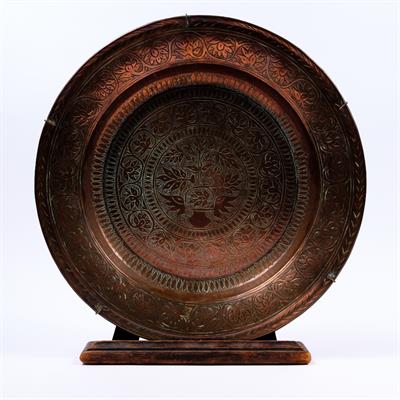 Lot 727 - An Indian copper charger