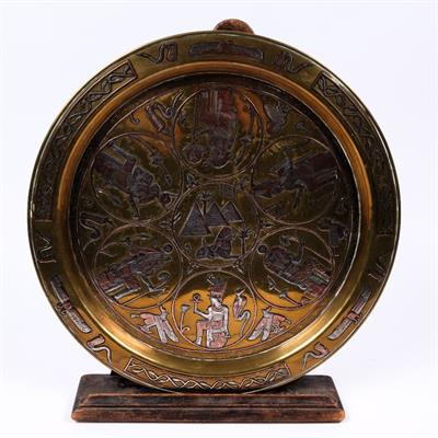 Lot 729 - A Cairoware inlaid brass tray