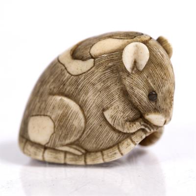 Lot 791 - A Japanese ivory netsuke of a pie-bald rat