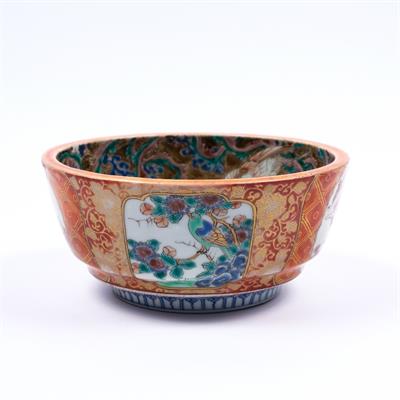 Lot 811 - A Japanese Satsuma bowl