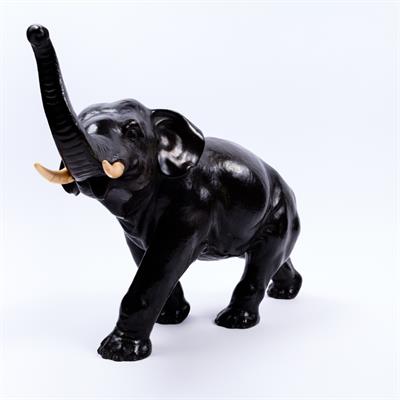 Lot 819 - A Japanese bronze elephant