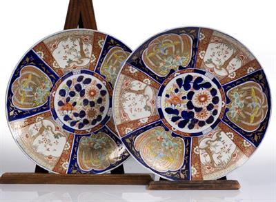 Lot 822 - A pair of Japanese Imari chargers