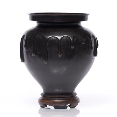 Lot 853 - A Japanese bronze vase