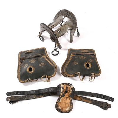 Lot 866 - A Japanese saddle