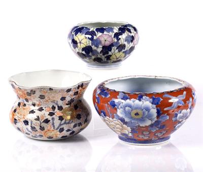 Lot 884 - A Japanese Fukagawa jardiniere