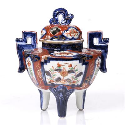 Lot 894 - A Japanese Imari incense burner and cover