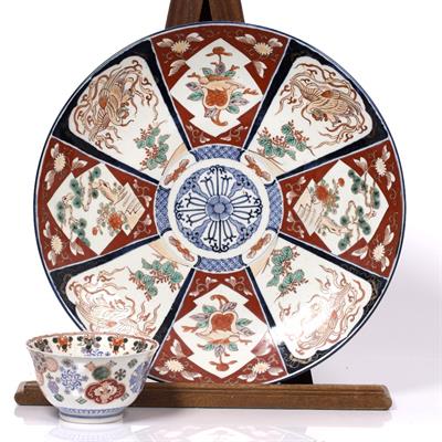 Lot 895 - A large Japanese Imari charger