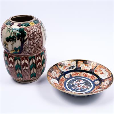 Lot 950 - A Japanese Imari dish