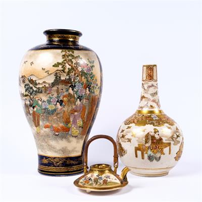 Lot 954 - A Japanese Satsuma bottle vase