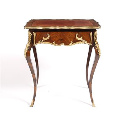 Lot 1 - A French kingwood writing table