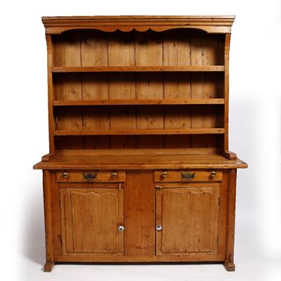 Lot 86 - A pine dresser