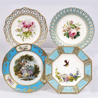 Lot 272 - A Copeland octagonal cabinet plates