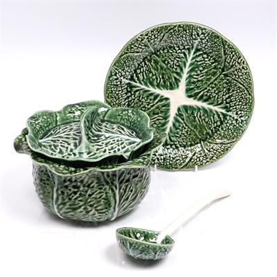 Lot 275 - A leaf pattern tureen and cover