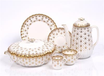 Lot 296 - An extensive Spode fleur de lys
