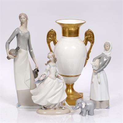 Lot 316 - A Portuguese two handled porcelain vase