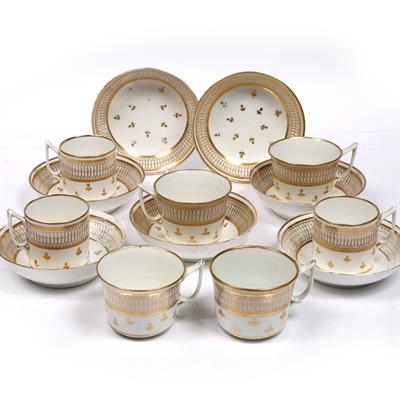 Lot 332 - An early 19th Century Derby part set