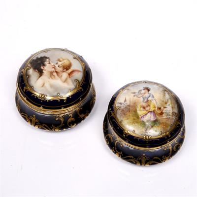 Lot 336 - A pair of Vienna porcelain small circular pots and covers