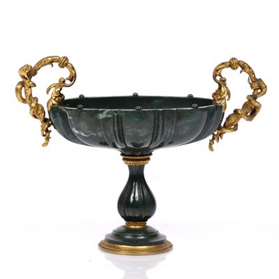 Lot 348 - A continental jasper/bloodstone tazza