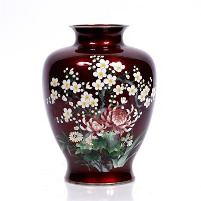 Lot 350 - A Japanese Jinbari enamel vase