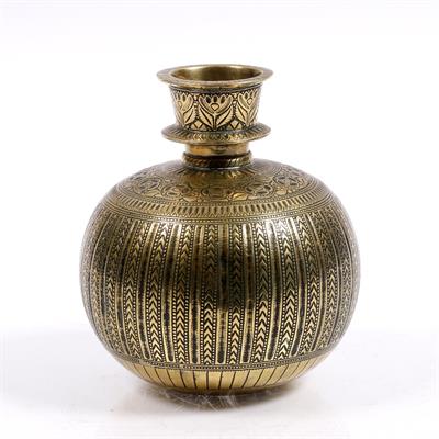 Lot 368 - An Indian brass hookah base