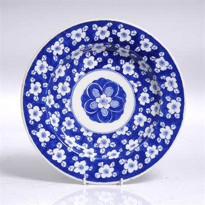 Lot 374 - A Chinese blue and white dish