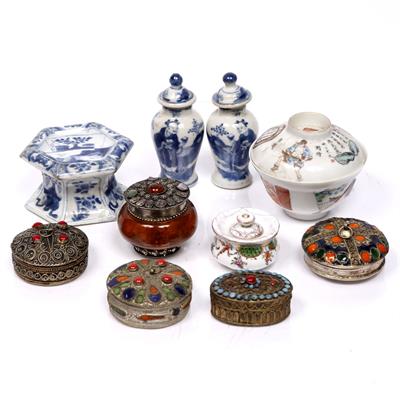 Lot 389 - A Chinese blue and white porcelain table salt