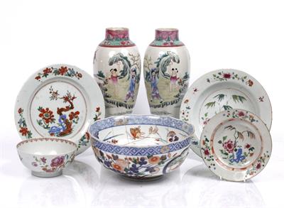 Lot 397 - A pair of Chinese 19th Century vases