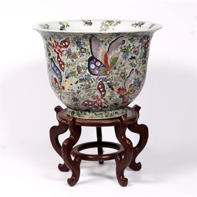 Lot 399 - A Chinese large jardiniere