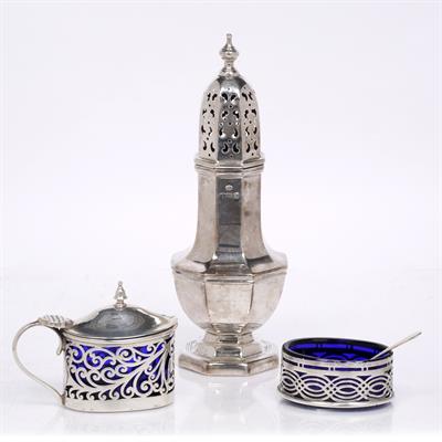 Lot 409 - A Georgian style silver caster