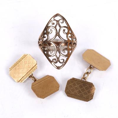 Lot 410 - A 9ct gold ring