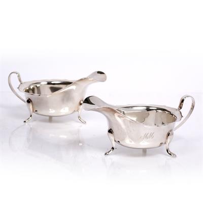 Lot 414 - A pair of silver Georgian style sauce boats