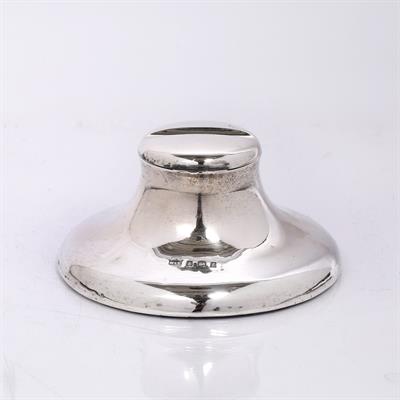 Lot 418 - A silver capstan inkwell