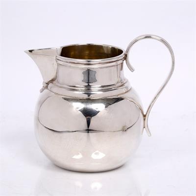 Lot 419 - A silver baluster jug