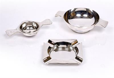 Lot 420 - A silver quaich