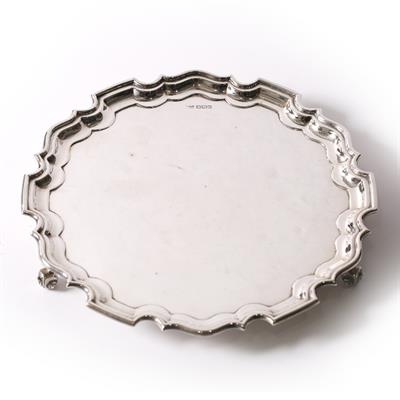Lot 422 - A silver salver