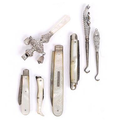 Lot 436 - A Victorian silver babies rattle