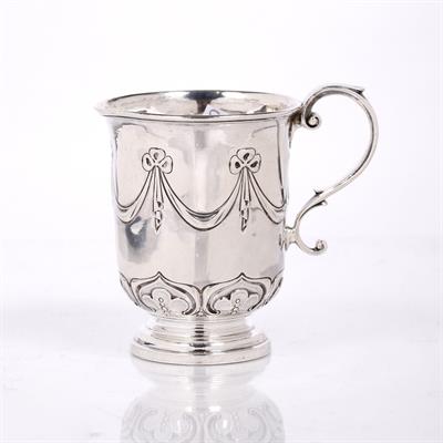 Lot 438 - A silver mug
