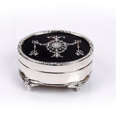 Lot 439 - A silver trinket box