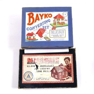 Lot 442 - Two boxes of Bayko toy ware