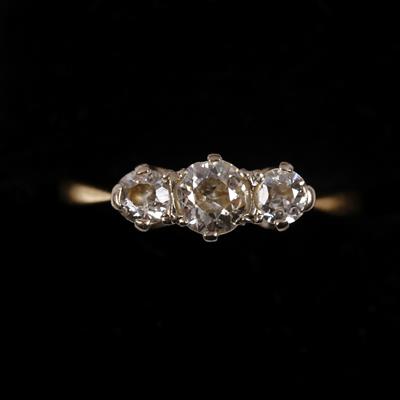 Lot 445 - A three stone diamond ring