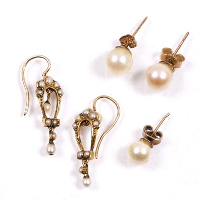 Lot 449 - A pair of 15ct gold earrings