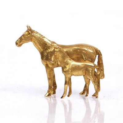 Lot 456 - A 9ct gold brooch