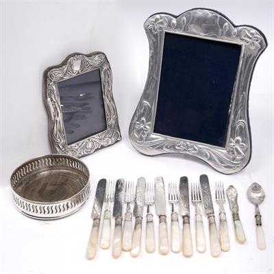 Lot 458 - A silver photo frame